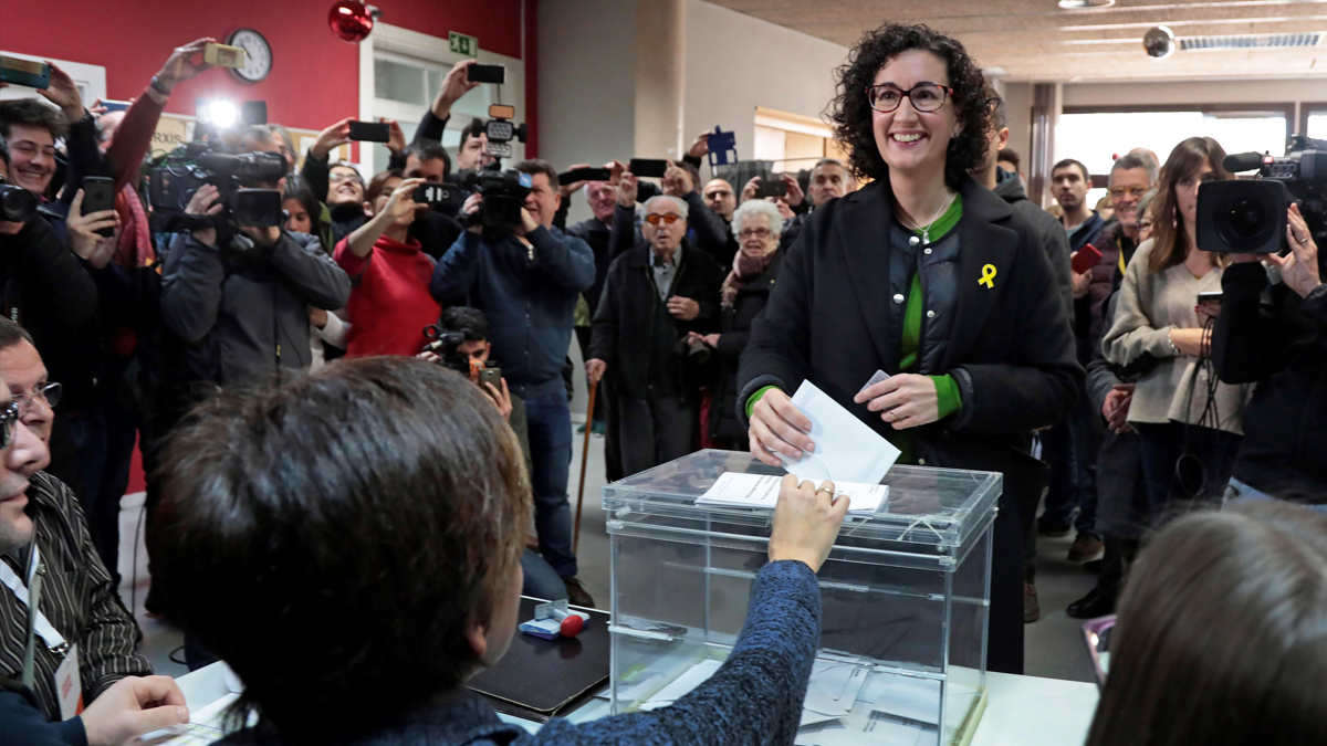 Marta Rovira vota en las elecciones catalanas del 21D. (Foto: EFE)
