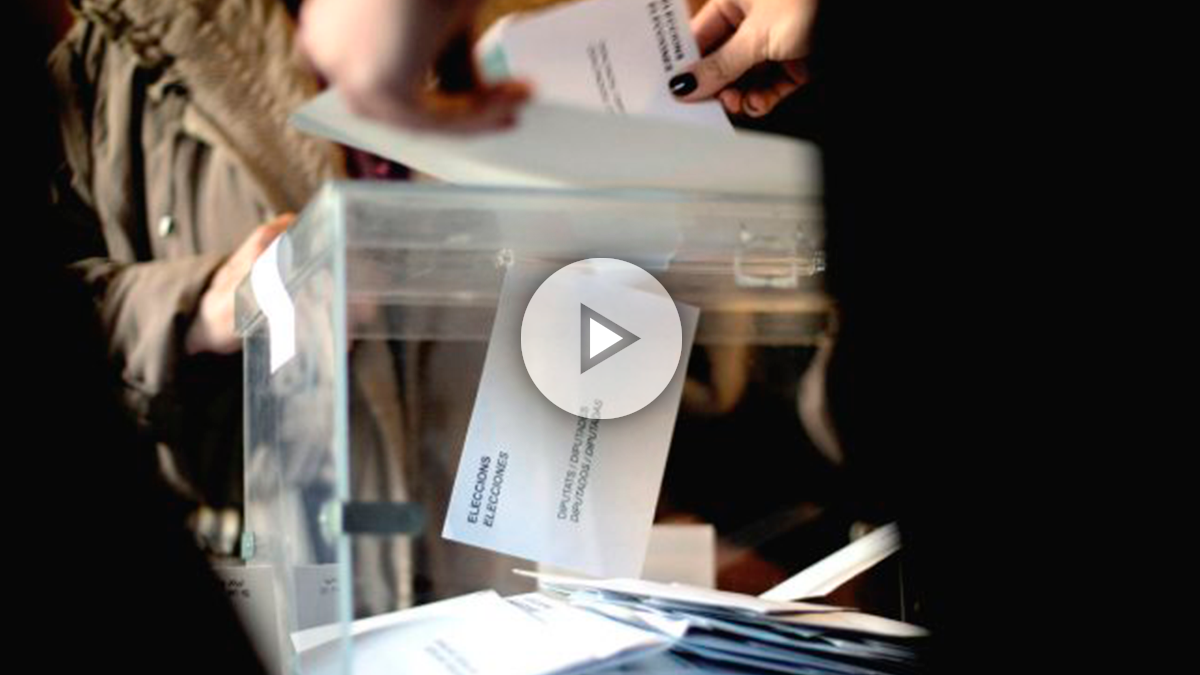 Numerosas personas han ejercido su derecho al voto en las mesas electorales de la Escola Industrial de Barcelona, más de cinco millones y medio de catalanes están llamados a las urnas en esta jornada de elecciones autonómicas (Foto: Efe)