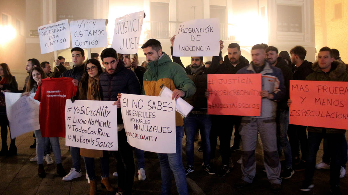 Apoyo a los jugadores de la Arandina acusados de abuso sexual (Foto: EFE)