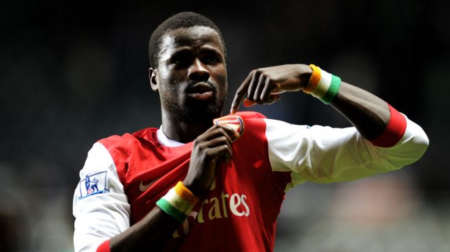 La dura vida del ex del Arsenal Eboué: en la ruina y huyendo de la policía