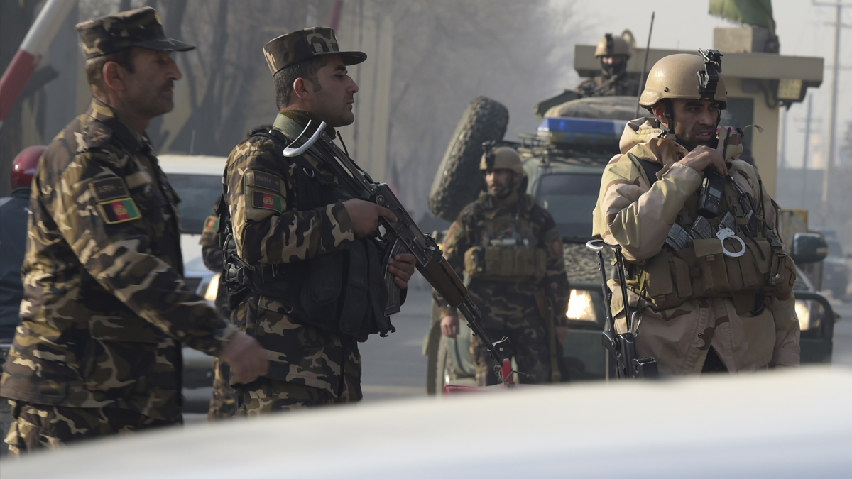 Fuerzas afganas tras un atentado en Kabul. (Foto: AFP)