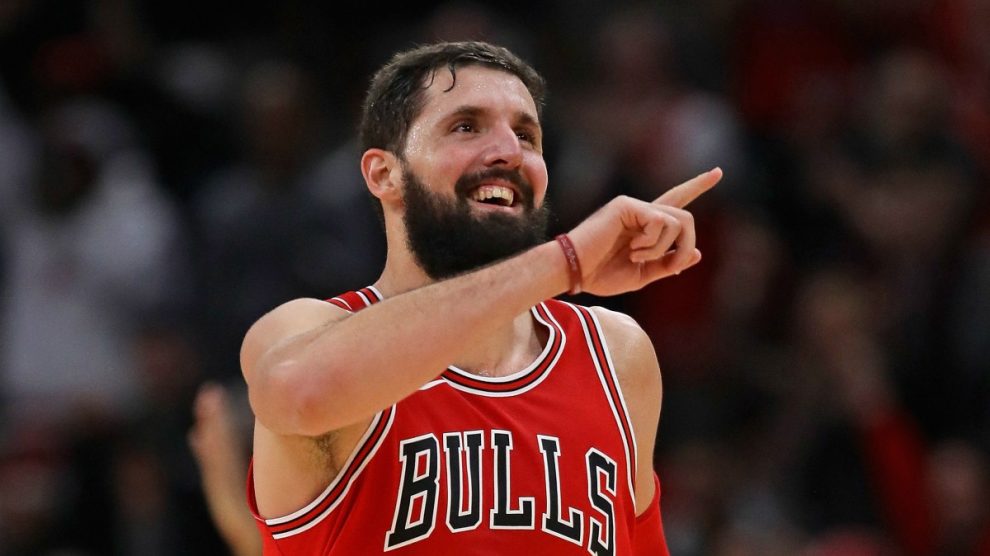 Mirotic celebra una canasta. (Getty)