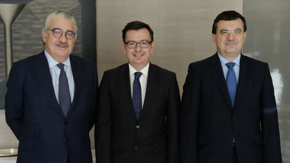 José Bogas, CEO de Endesa; el vicepresidente del BEI, Román Escolano y el directori financiero de Endesa, Paolo Bondi (Foto:Endesa)