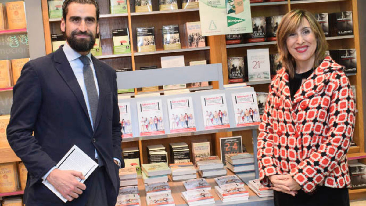El director de Deusto Business School, Iñaki Ortega, y la periodista Núria Vilanova presentando su nuevo libro ‘La Generación Z: Todo lo que necesitas saber sobre los jóvenes que han dejado viejos a los millennials’.
