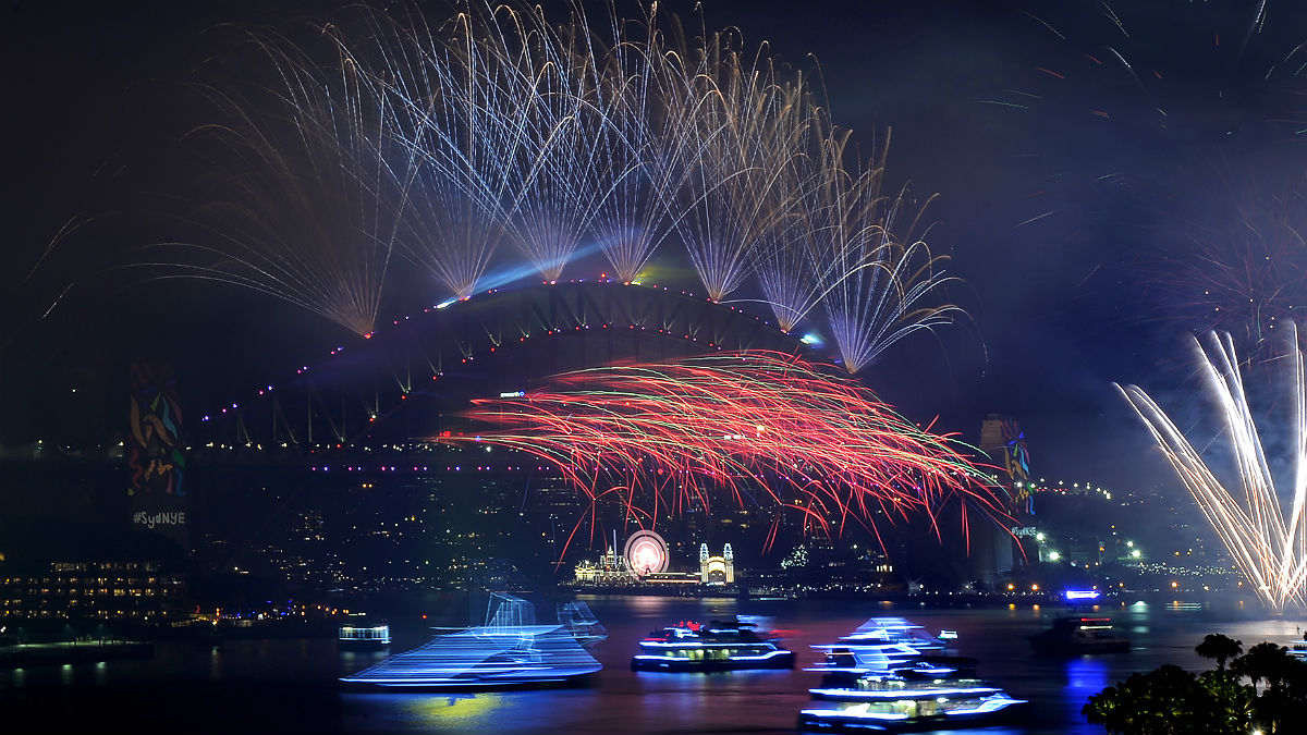 En Sidney (Australia) se ha recibido 2018 con un enorme espectáculo de fuegos artificiales, como es tradición. (AFP)