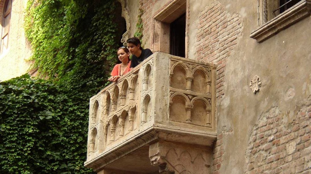 Si vas a Verona, no olvides visitar el número 23 de la Vía Capello. Allí encontrarás la casa de la protagonista de Romeo y Julieta