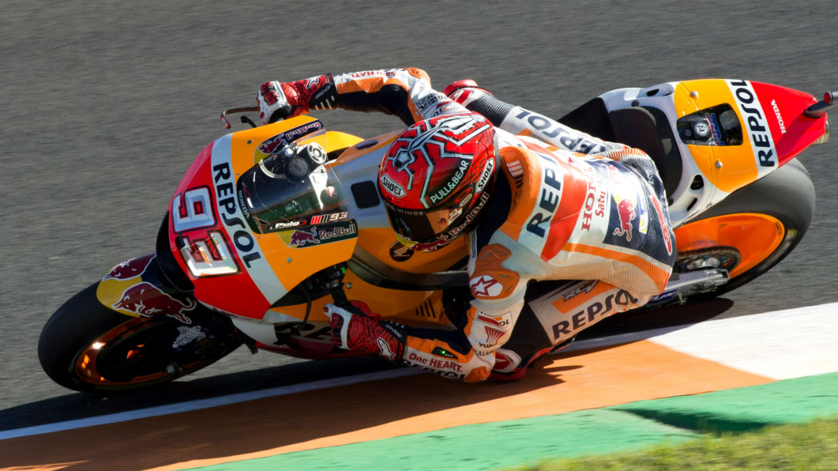 Según la leyenda del motociclismo Kevin Schwantz, Marc Márquez tiene que encontrar el modo de reducir los riesgos que corre sobre su Honda sin perder por ello un ápice de su velocidad. (Getty)