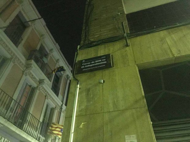 Varias calles de Badalona amanecen con nombres que ridiculizan la derrota del procés