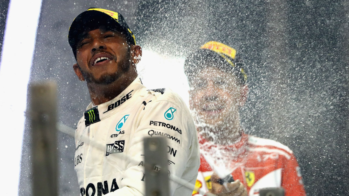 Lewis Hamilton espera a un Sebastian Vettel más fuerte en 2018, si bien cree que depende de su propio rendimiento para hacerse con el que sería su quinto título mundial. (Getty)