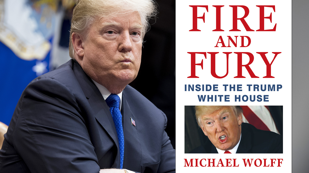 Donald Trump y el libro de Michael Wolff que quiere censurar. (Foto: AFP)
