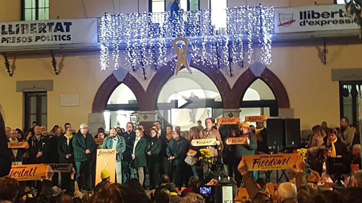 Homenaje a Junqueras y el resto de políticos presos en Sant Vicenç dels Horts (Barcelona).