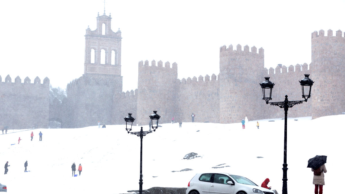 Ávila tras una intensa nevada. (Foto: EFE)