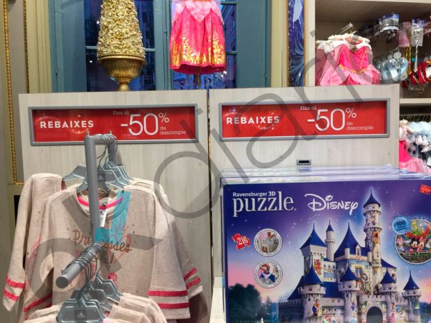 La mayor tienda de Disney en España sólo rotula en catalán