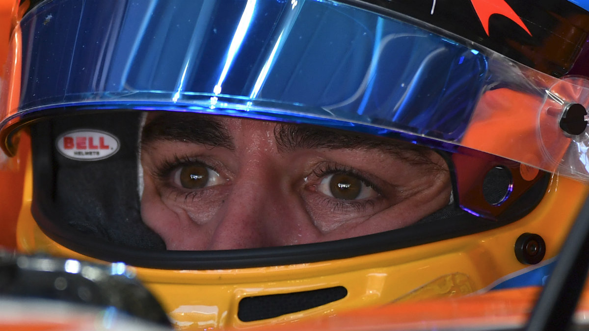 Fernando Alonso, con gesto pensativo. (AFP)