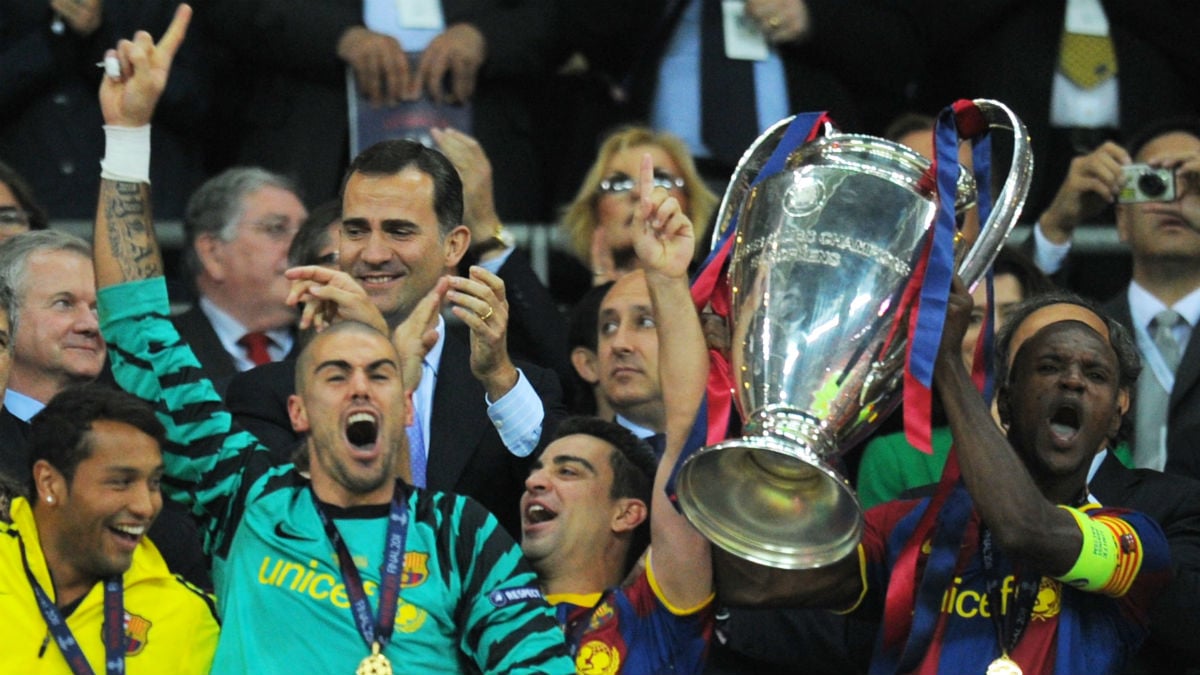 Eric Abidal levanta la Champions en Wembley. (AFP)