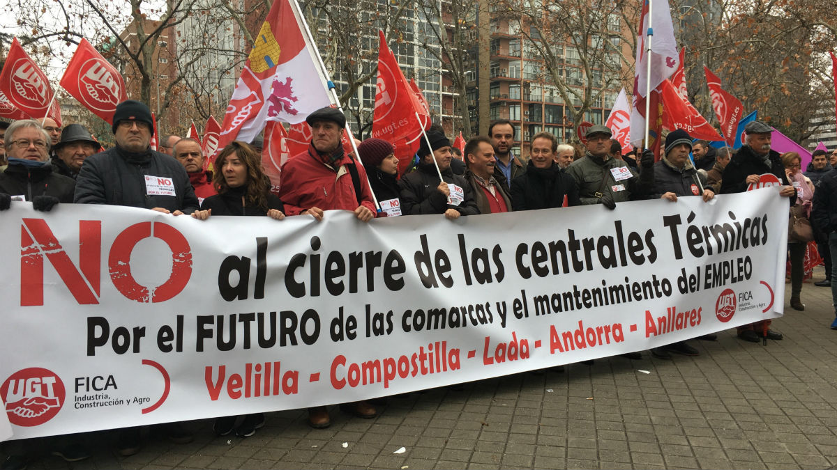Manifestación pasada de trabajadores de las centrales térmicas de carbón de Velilla (Palencia), Compostilla (León), Lada (Asturias), Andorra y Anllares (León) se concentran frente al Ministerio de Energía (Foto:C.M.)