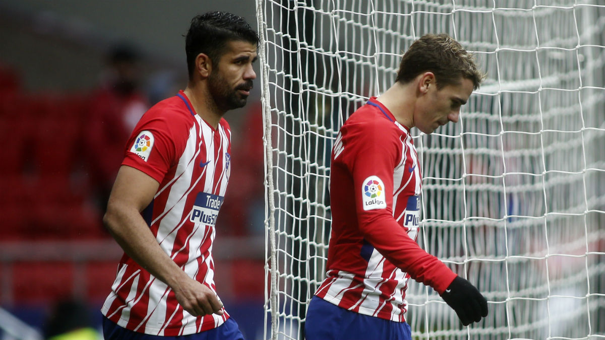 Diego Costa y Antoine Griezmann en el choque ante el Getafe. (AFP)