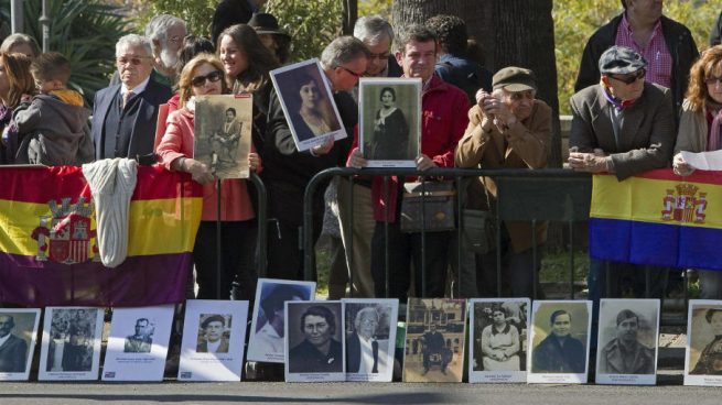 Banderas republicanas en favor de la ley de Memoria Democrática de Andalucía