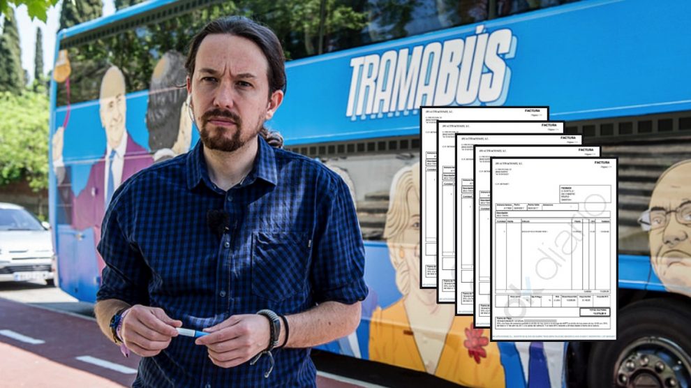El líder de Podemos, Pablo Iglesias, posando frente al Tramabús. (Foto: Flickr)