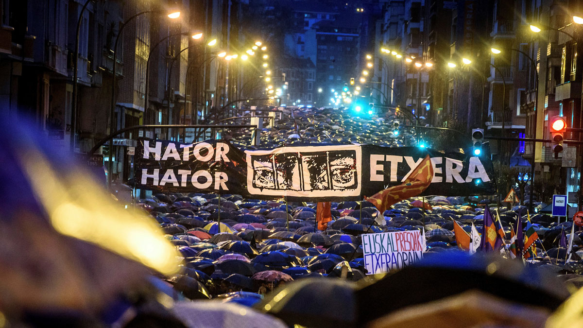 Manifestación en Bilbao por el acercamiento de los presos de ETA (Foto: EFE)