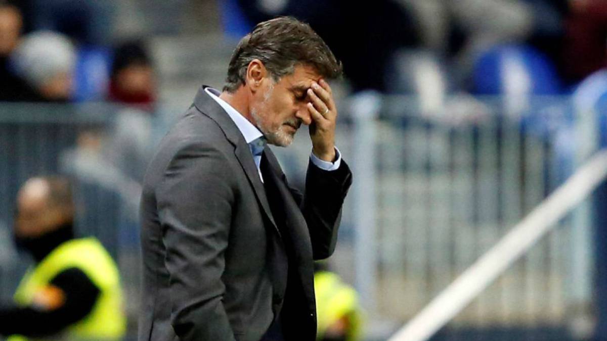 Míchel se lamenta en uno de sus últimos partidos al frente del Málaga.