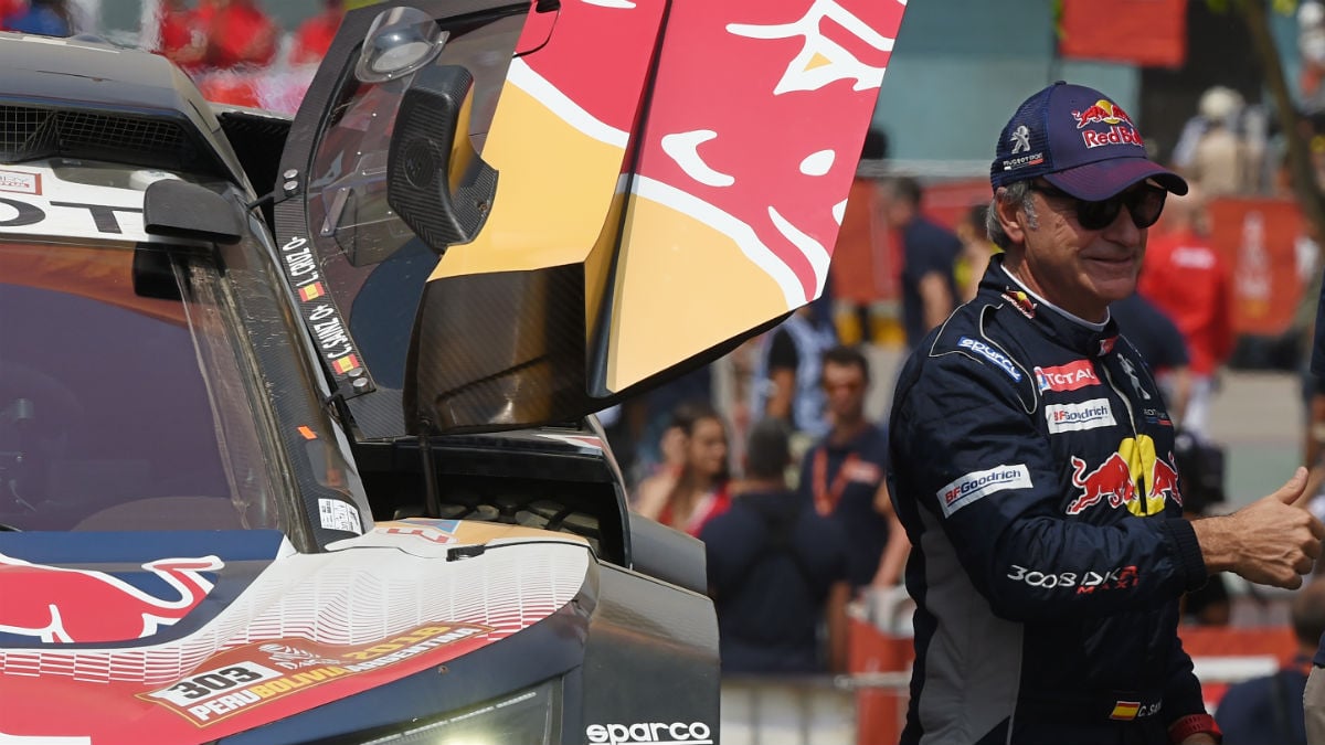 Carlos Sainz durante el Dakar. (AFP)