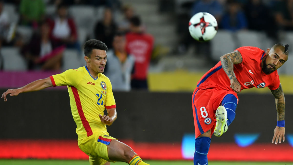 Cristian Ganea, durante un partido de Rumanía frente a Chile (AFP)