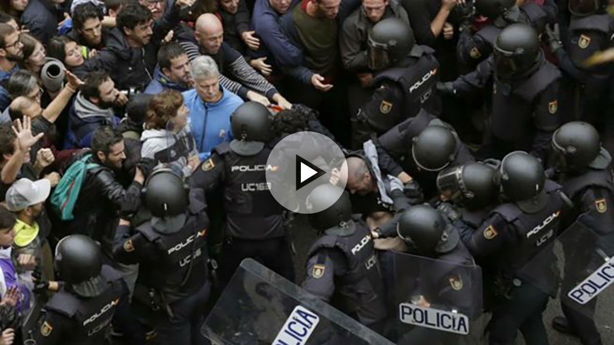 barcelona-referendum-policia-carga-655×368 copia