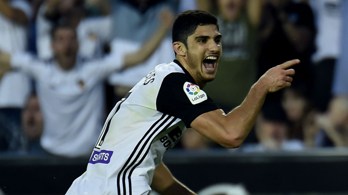 Guedes celebra un gol con el Valencia. (AFP)