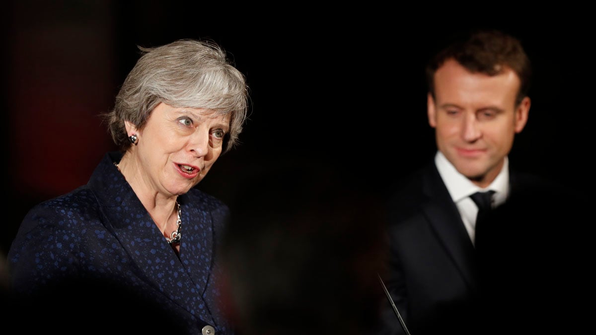 Theresa May y Emmanuel Macron (Foto: AFP)