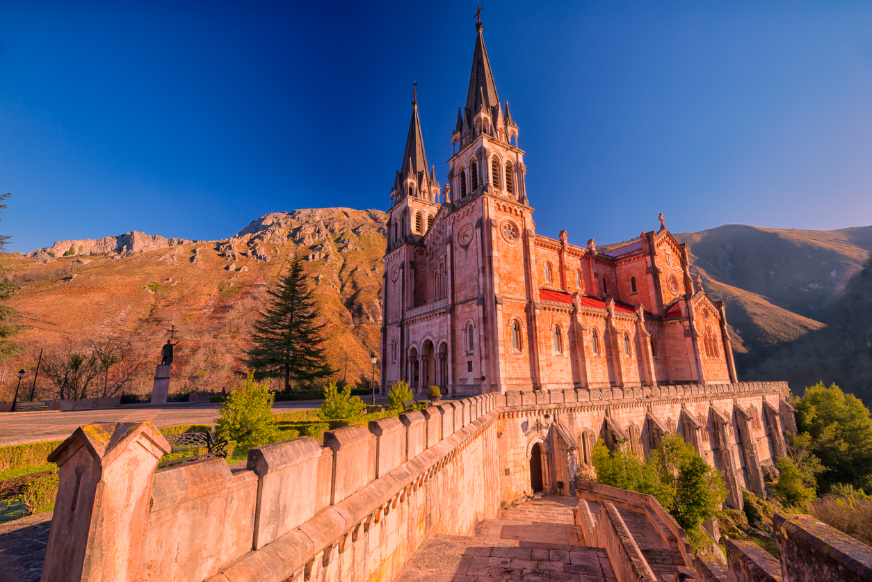 Qué ver en Cangas de Onís Lugares, rutas, planes y dónde comer