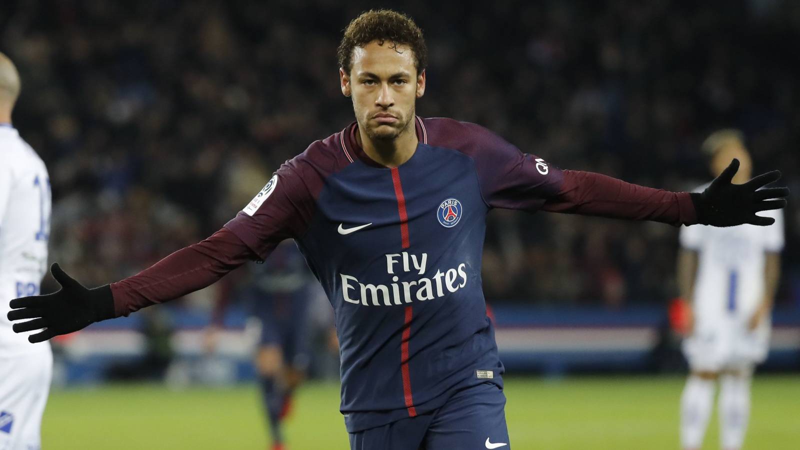 Neymar siempre ha sido una cuestión pendiente desde que en 2013 el Barcelona hiciese trampas para traerle a su equipo, como demostró posteriormente la justicia. El brasileño sigue siendo del gusto de la planta noble del Real Madrid.