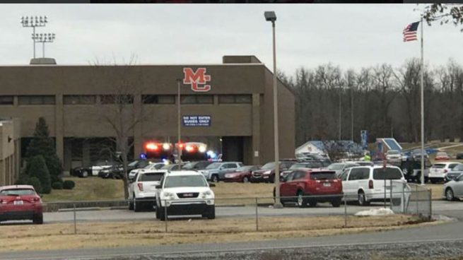 Al menos dos muertos y más de una decena de heridos en un tiroteo en una escuela de Kentucky
