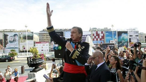 Tony Lomba imitando al Rey Juan Carlos en San Sebastián