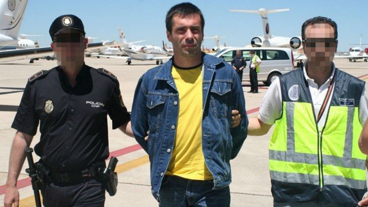 El ex jefe de ETA preso Ibon Ferández de Iradi, alias Susper, en un traslado a España.