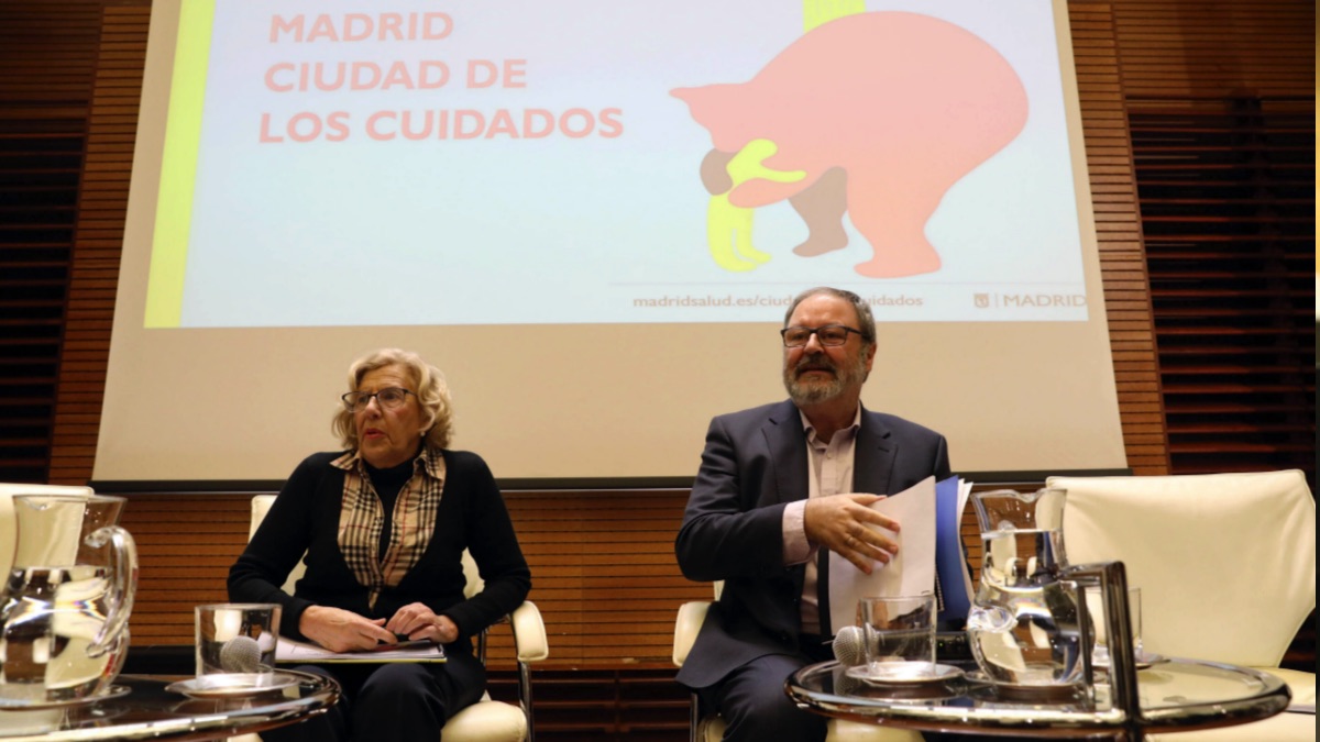 El concejal de Seguridad, Javier Barbero, con la alcaldesa. (Foto: Madrid)