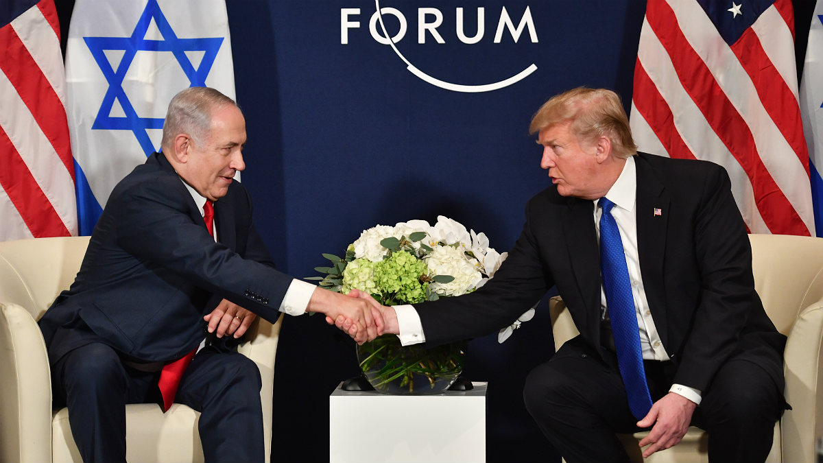 Benjamin Netanyahu y Donald Trump, reunidos en el Foro de Davos. (AFP)