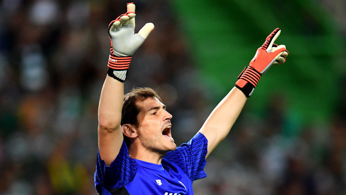 Casillas durante un partido con el Oporto (Getty)