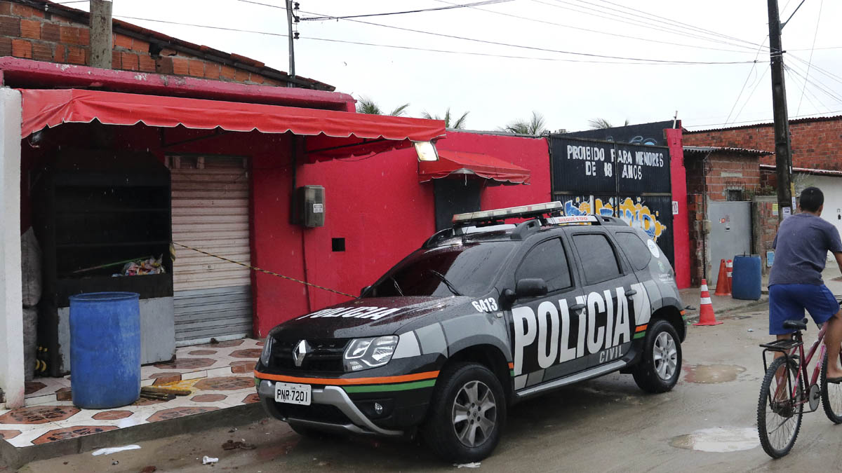 Policía en la discoteca donde sucedió un tiroteo en Fortaleza (Foto: AFP)