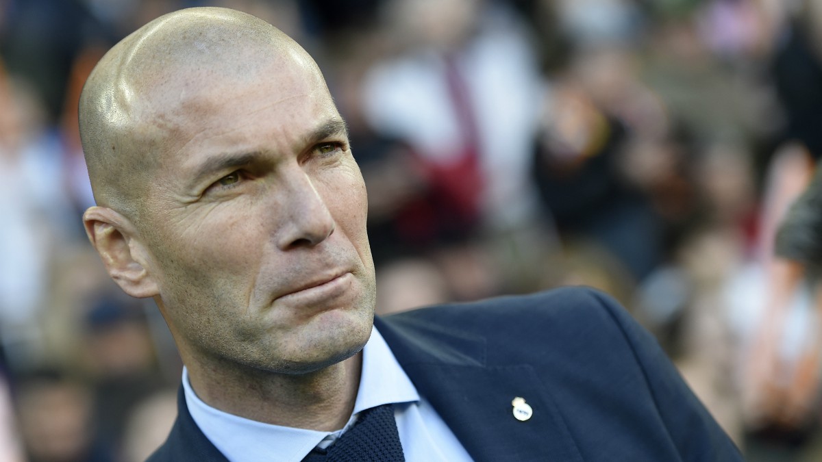 Zidane, antes del comienzo del Valencia vs Real Madrid. (AFP)