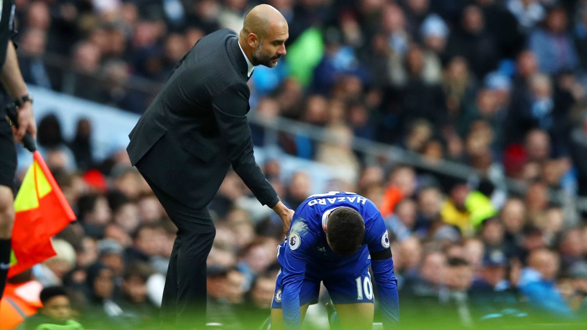 Guardiola-y-Hazard-en-un-encuentro-entre-el-City-y-el-Chelsea (Getty)