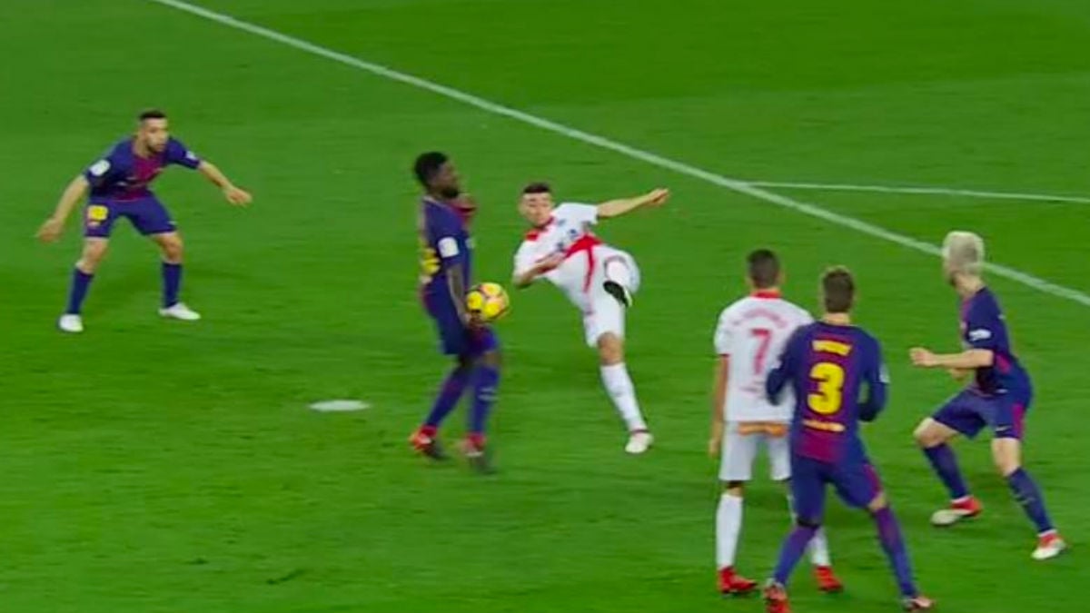 El balón impactó claramente en la mano de Umtiti.