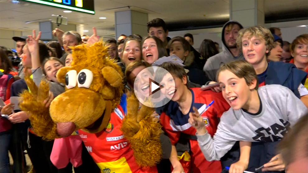Locura en el recibimiento de los Hispanos tras ganar el Europeo de balonmano 2018