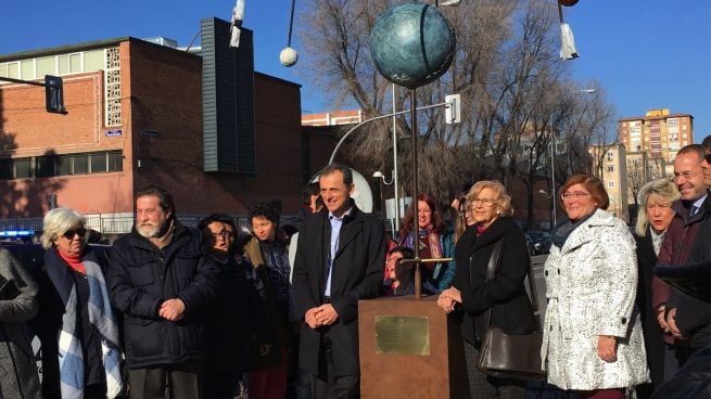 El astronauta Pedro Duque inaugura el monumento que le han levantado unos escolares en Madrid