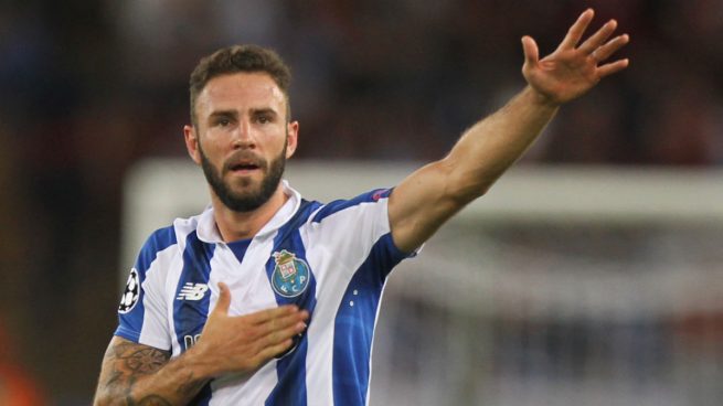 La traición de Layún: deja colgado al Betis y ficha por el Sevilla