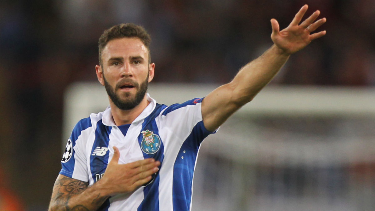 La traición de Layún: deja colgado al Betis y ficha por el Sevilla