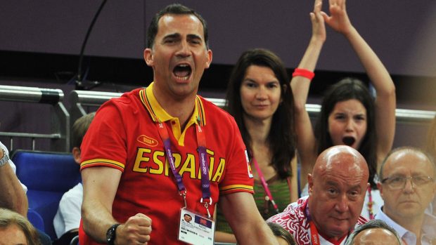 Felipe VI llega a los 50 hecho un atleta: abanderado olímpico, regatista y colchonero
