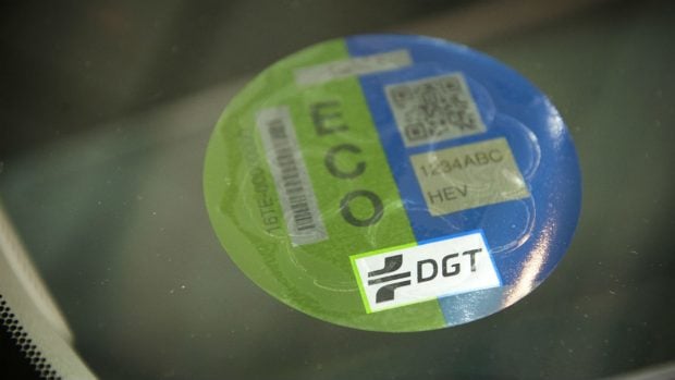 Etiquetas ambientales de la DGT atendiendo al nivel de contaminación.