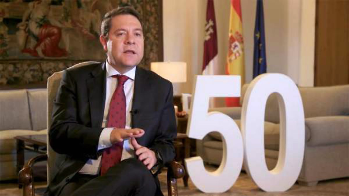 El presidente castellano-manchego, Emiliano García-Page, en el reportaje ‘Felipe VI, un rey de su generación’.