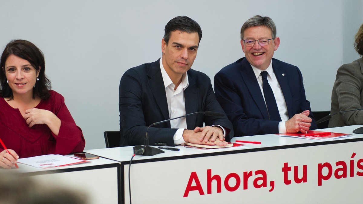 Pedro Sánchez, líder del PSOE, y el secretarip del PSPV, Ximo Puig.